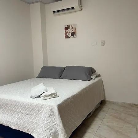 Confortable, Tranquilo Y Ubicacion Aeropuerto Apartamento *